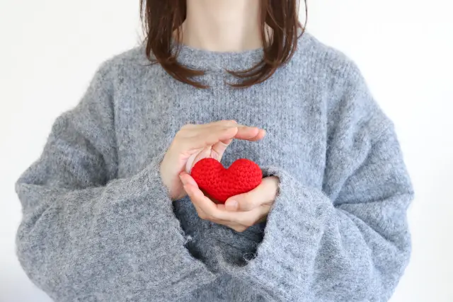 心臓を手で