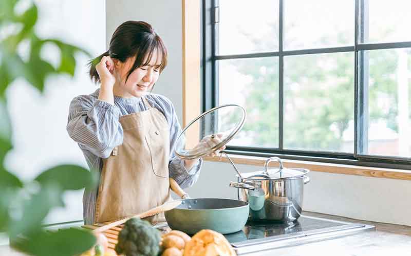 やけどの痛みはいつまで続く？応急処置と水ぶくれの対処法